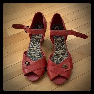 Red sandals Indigo brand